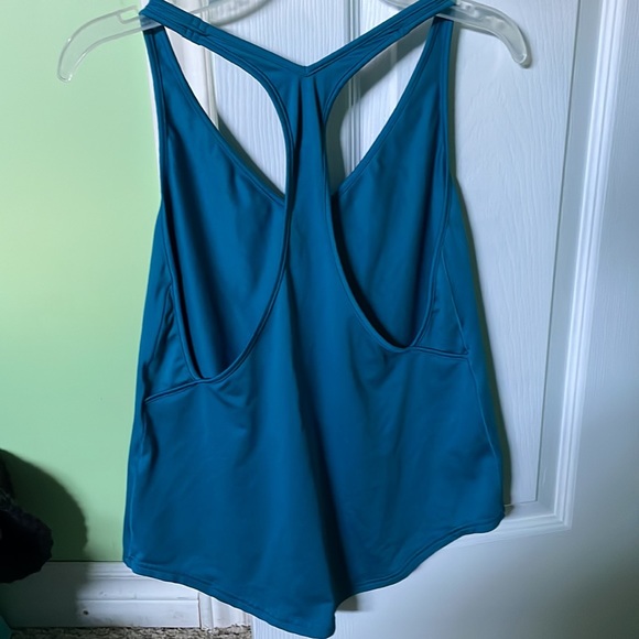 Under armour tank - Picture 3 of 3